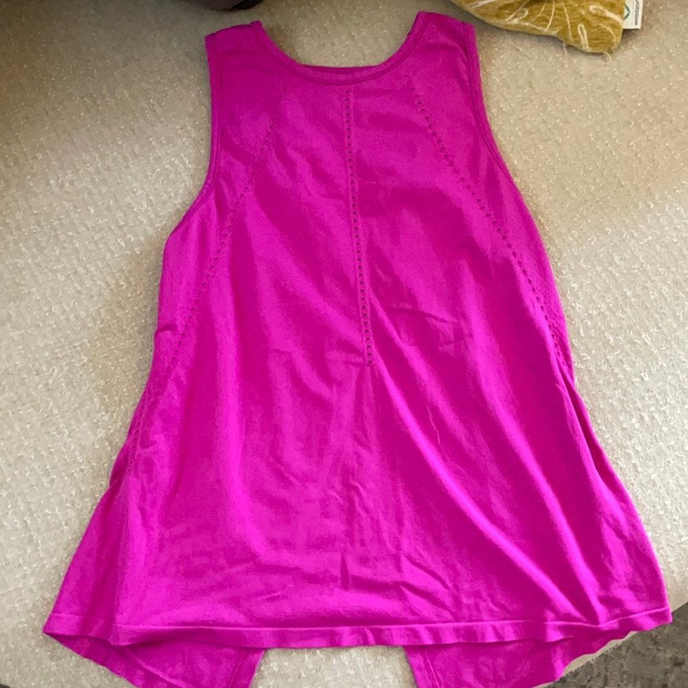 SOLD Athleta hot pink workout top 🏃‍♀️